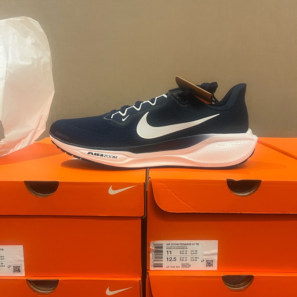 Brand new Nike Navy and white pegasus 41 men’s